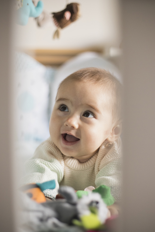 bebe sonriendo de Momem Fotografia